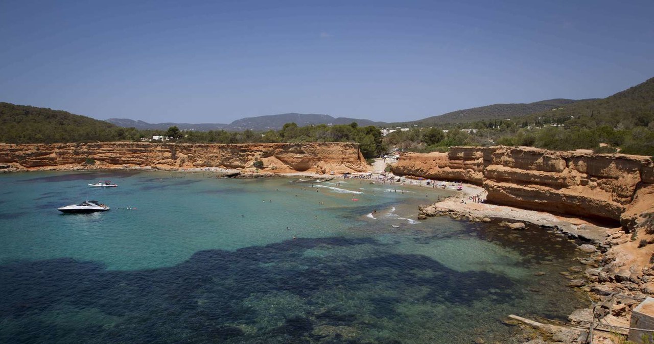 Gdzie znajdują się najlepsze plaże nudystów na świecie? Jedna z nich jest na Ibizie. /AFP