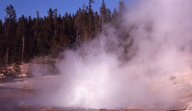 Gejzer Echinus w Yellowstone znów aktywny. Niezwykły powrót po latach ciszy