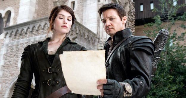 Gemma Arterton i Jeremy Renner w filmie "Hansel i Gretel: Łowcy czarownic" /materiały dystrybutora