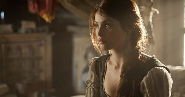 Gemma Arterton w scenie z filmu "Hansel i Gretel: Łowcy czarownic" Tommy'ego Wirkoli /materiały prasowe