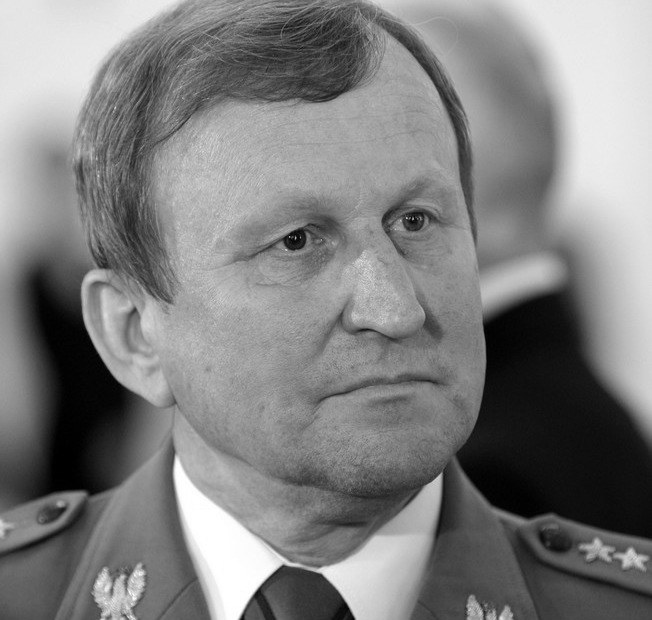Gen. broni Bronisław Kwiatkowski /Bartosz Krupa /East News