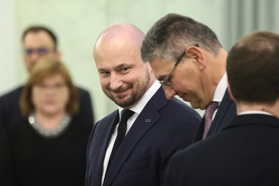 Gen. Dariusz Łukowski (z prawej) zastąpi na stanowisku szefa BBN Jacka Siewierę (z lewej) /	Leszek Szymański   /PAP