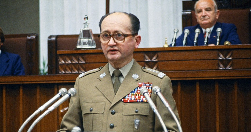 Gen. Jaruzelski jako minister obrony narodowej nakazał utajnić wyniki badań /East News