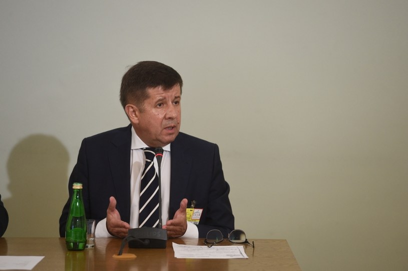 Gen. Marian Janicki zeznaje przed komisją śledczą /Jacek Dominski/ /Reporter