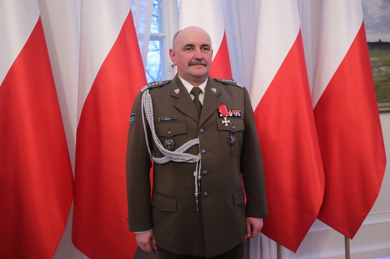 Gen. Mika zarażony koronawirusem. "Nie miał kontaktu z najważniejszymi osobami w państwie"