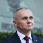 Generał. Były dowódca jednostki GROM.