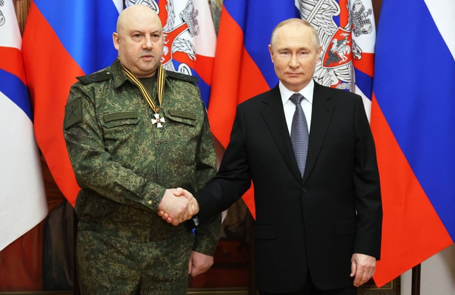 Gen. Siergiej Surowikin i Władimir Putin (zdjęcie z grudnia 2022 r.) /MIKHAEL KLIMENTYEV/SPUTNIK/KREMLIN POOL / POOL /PAP/EPA