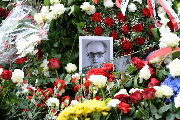 Gen. Wojciech Jaruzelski został pochowany na Powązkach z honorami wojskowymi /Jacek Turczyk /PAP
