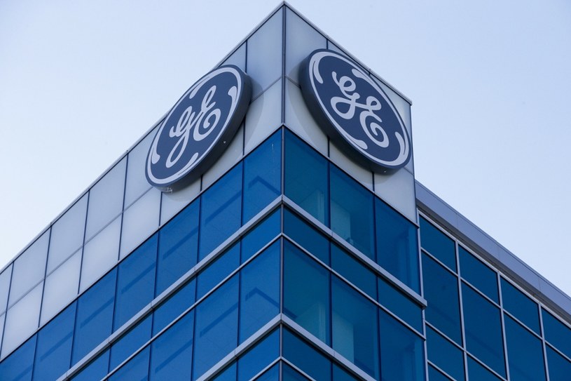 General Electric dzieli się na trzy spółki /AP /East News