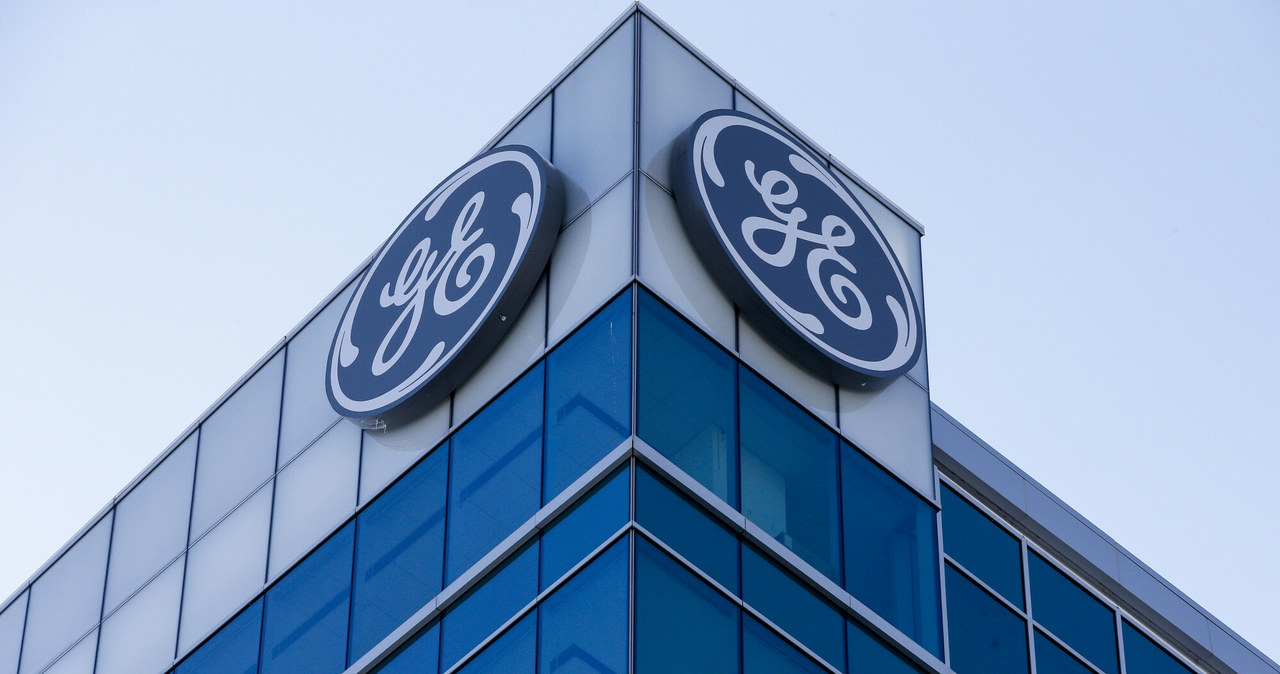 General Electric dzieli się na trzy spółki /AP /East News