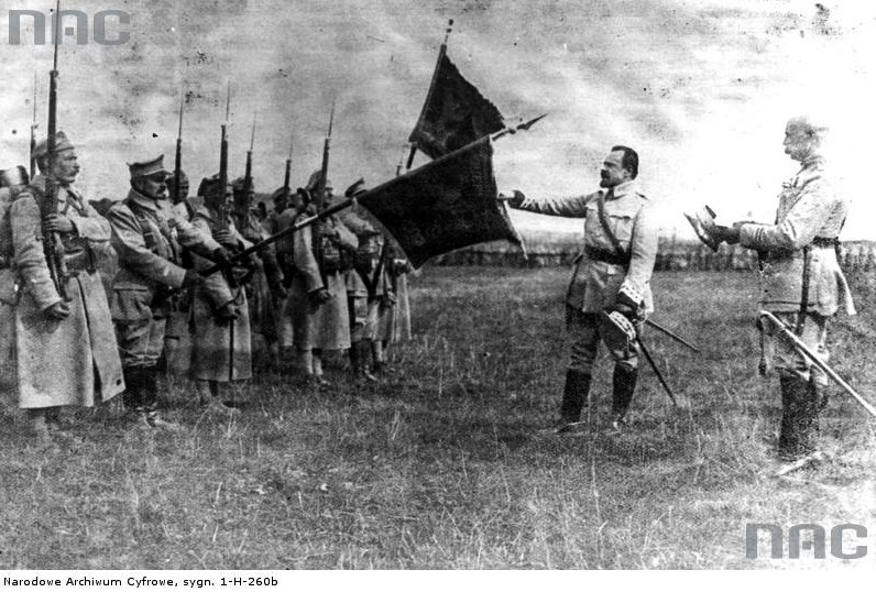 Generał Józef Haller składa przysięgę przed frontem oddziałów Armii Polskiej we Francji /Z archiwum Narodowego Archiwum Cyfrowego