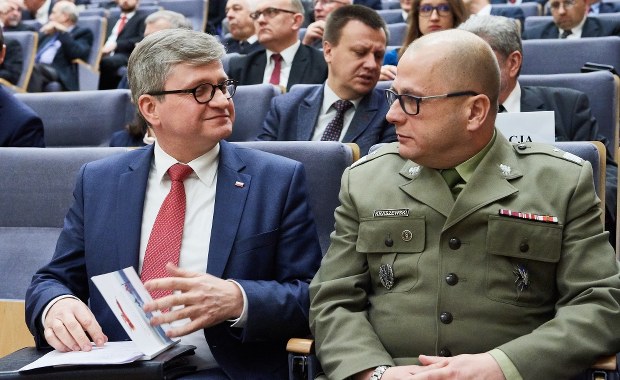 Generał Kraszewski okazją ministra Kamińskiego