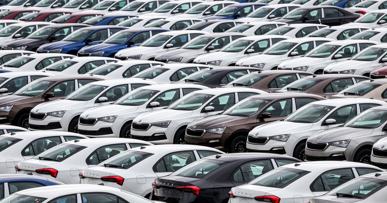 General Motors, Volvo, Volkswagen poinformowały, że zawieszają dostawy samochodów do Rosji /123RF/PICSEL