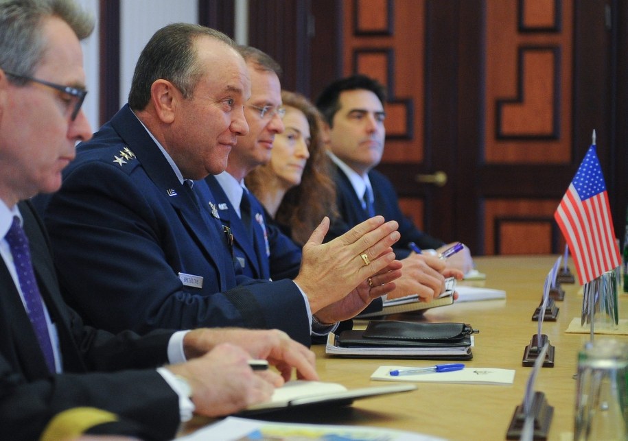 Generał  Philip Breedlove /ANDREW KRAVCHENKO / POOL /PAP/EPA