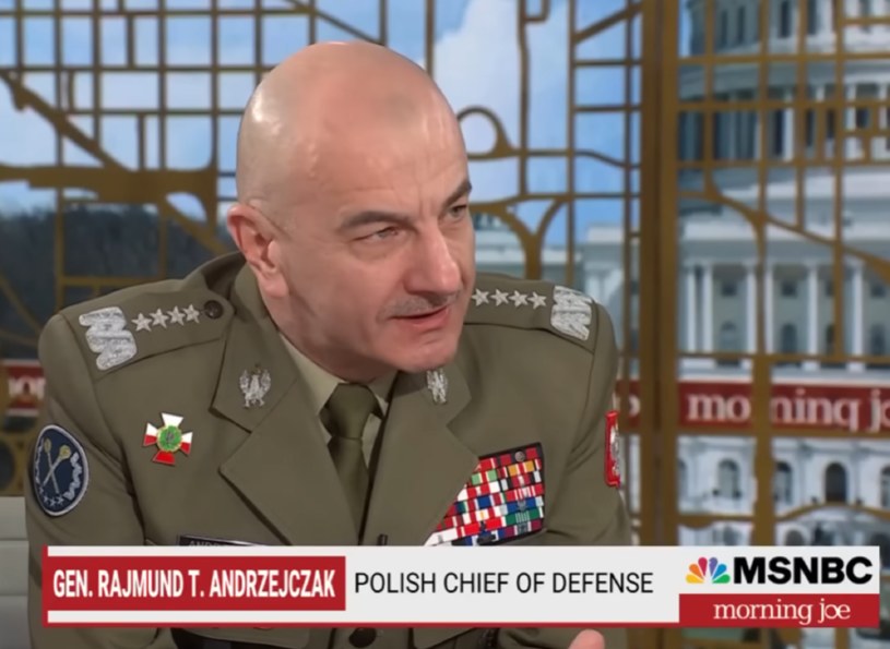 Generał Rajmund Andrzejczak był gościem amerykańskiej telewizji MSNBC. Jego występ zrobił wrażenie. /YouTube