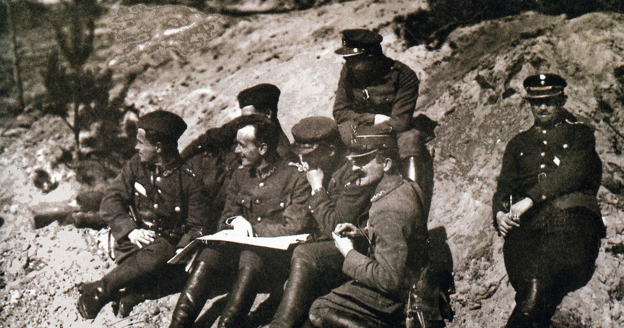 General Władysław Sikorski, narada z oficerami, sierpień 1920 /FoKa /Agencja FORUM