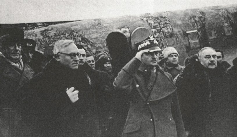 Generał Władysław Sikorski z wizytą w ZSRR, Kujbyszew 30.11.1941 r. /FoKa /Agencja FORUM
