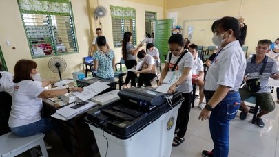 "Generalnie spokojne" wybory: 19 ofiar, spalone szkoły