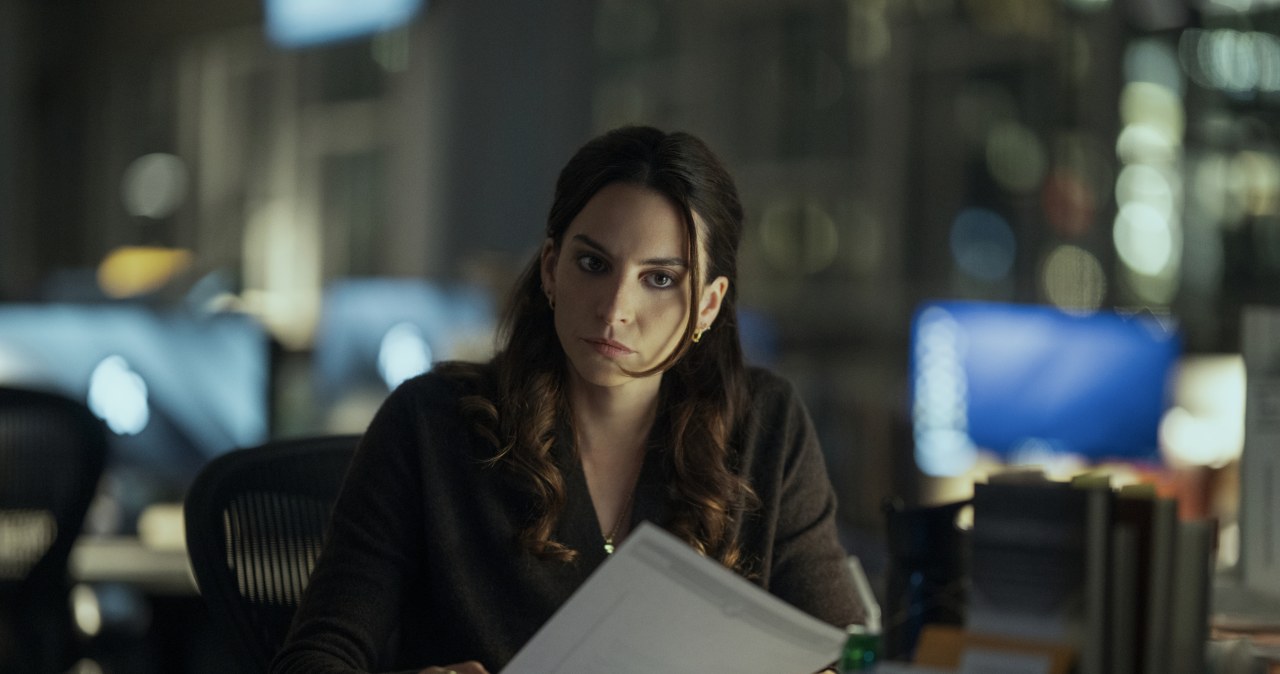 Genesis Rodriguez w trzecim sezonie "Nocnego agenta" /Netflix