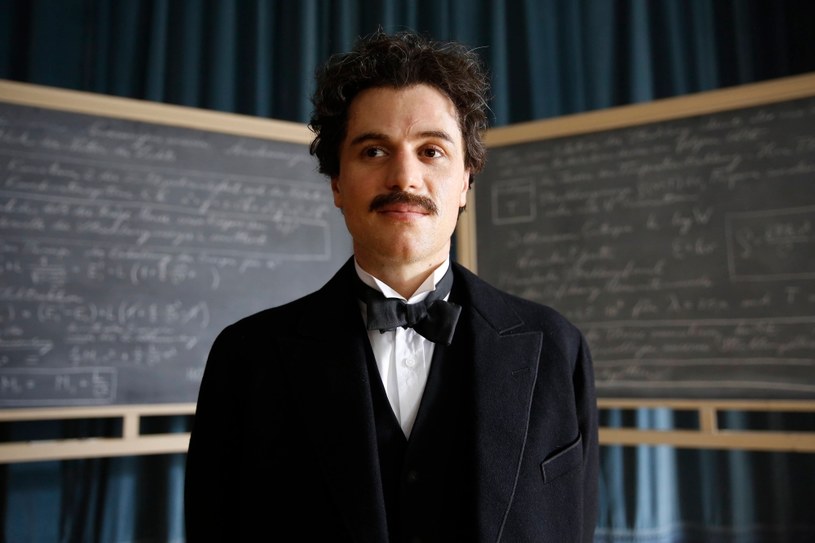 "Geniusz": Serial powstał na podstawie biografii „Einstein. Jego życie, jego wszechświat” autorstwa Waltera Isaacsona /National Geographic /materiały prasowe