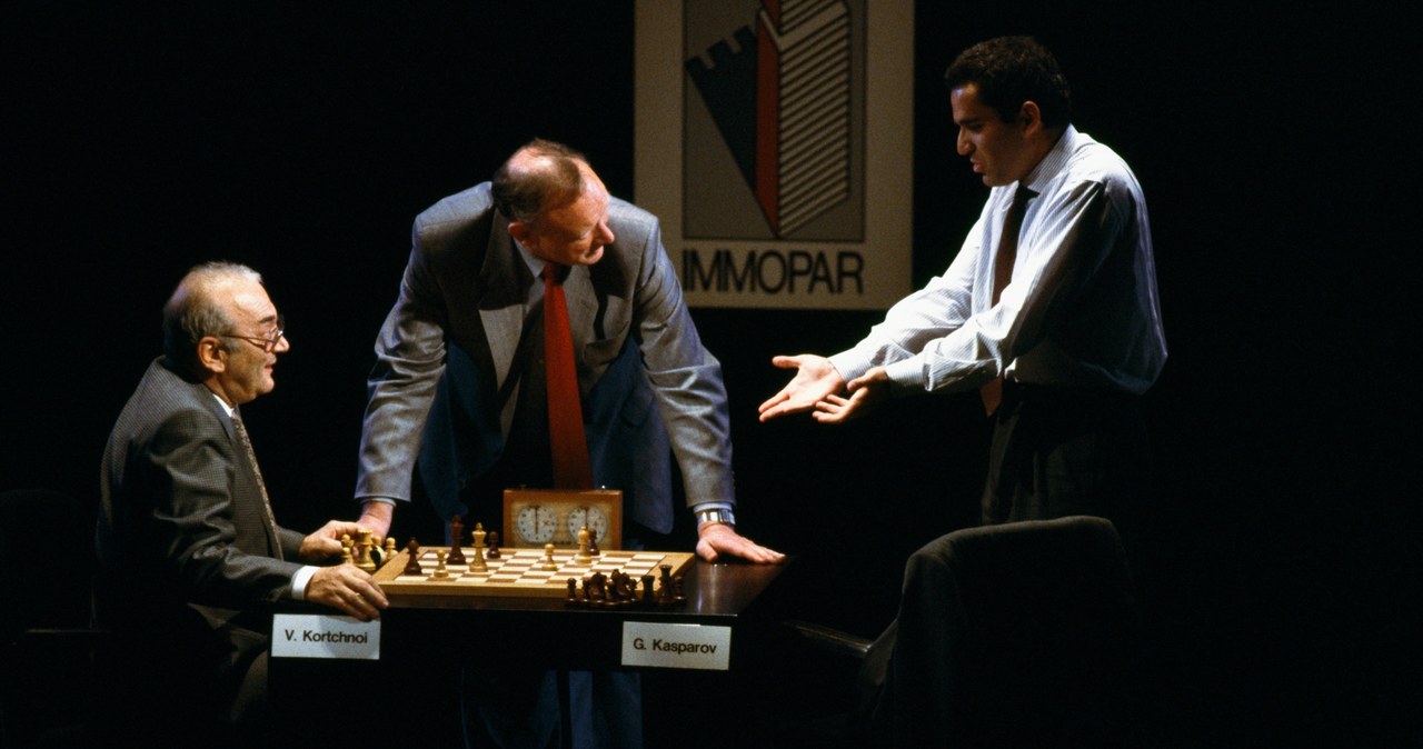 Geniusz szachowy Wiktor Korcznoj podczas potyczki z Garrym Kasparovem /Getty Images