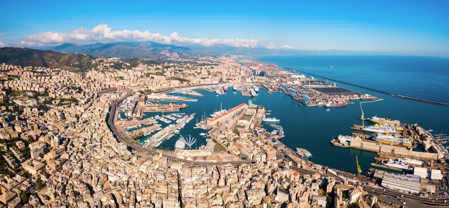 Genua widziana z lotu ptaka /Shutterstock