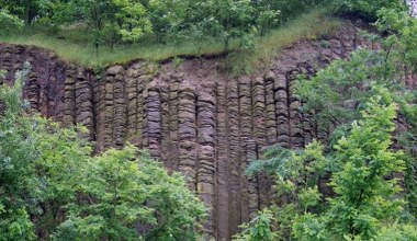 Geologiczna ciekawostka na Dolnym Śląsku. Bazaltowe słupy robią wrażenie