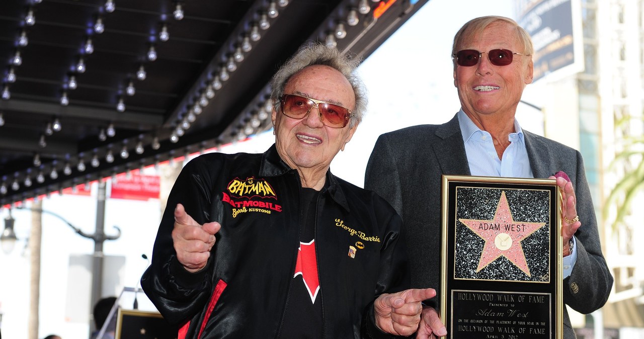 George Barris i grający Batmana w serialu z lat 60-tych Adam West (z prawej) /AFP