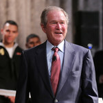 George Bush tańczył i śpiewał... na pogrzebie