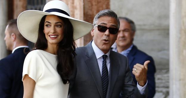 George Clooney i Amal Alamuddin w drodze na ślub cywilny /AFP