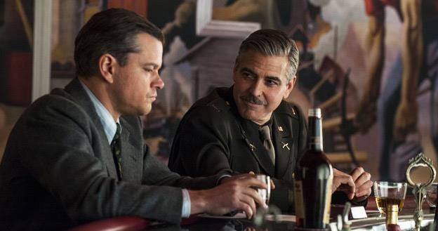 George Clooney i Matt Damon w filmie "Obrońcy skarbów" /materiały prasowe