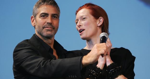 George Clooney i Tilda Swinton znowu razem. Spotkają się na planie "Hail, Caesar!" / fot. F. Durand /Getty Images