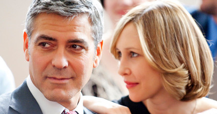 George Clooney i Vera Farmiga - bohaterowie filmu "W chmurach" /materiały dystrybutora