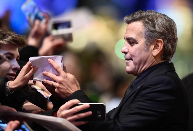George Clooney na festiwalu w Berlinie /GREGOR FISCHER /PAP/EPA