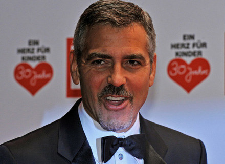 George Clooney zdecydował się na gościnny występ w kilku ostatnich odcinkach "Ostrego dyżuru" /AFP