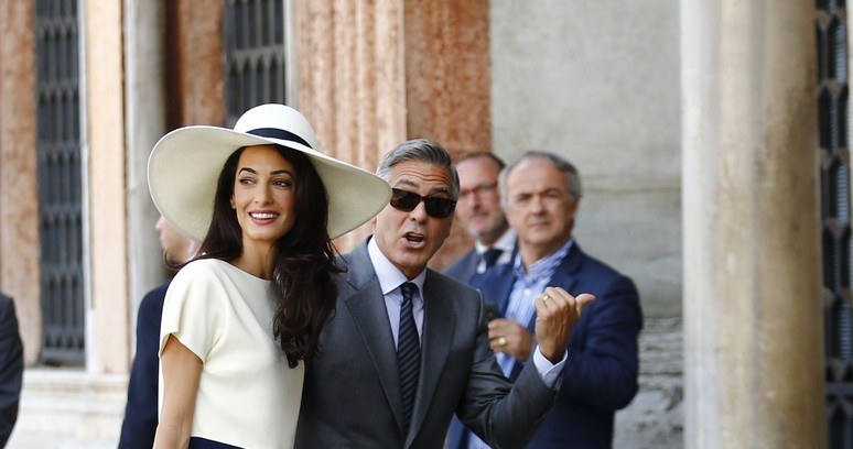 George Clooney ze swoją żoną /East News