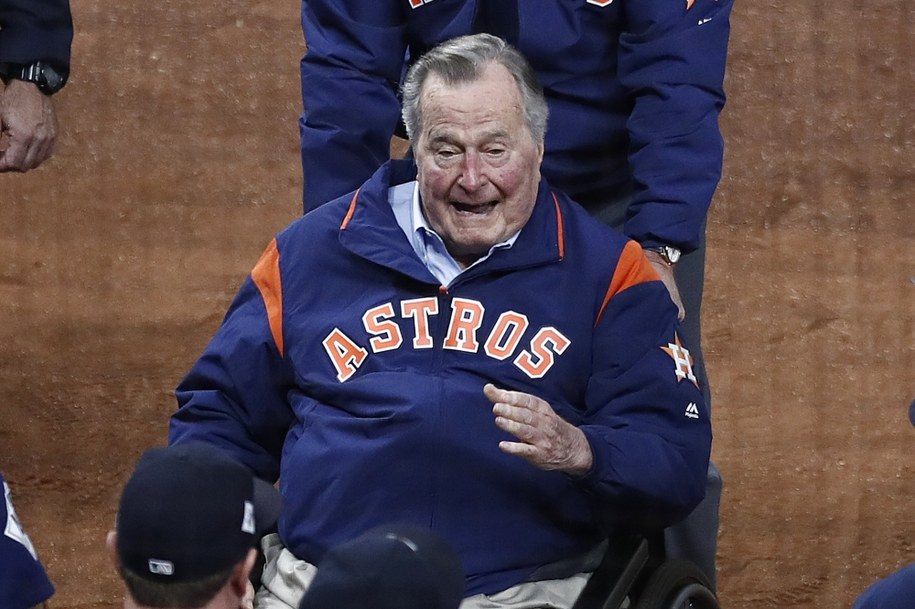 George H.W. Bush /LARRY W. SMITH /PAP/EPA