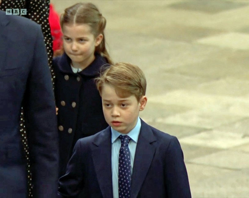 George i Charlotte uczcili pierwszą rocznicę księcia Filipa /BBC/Ferrari Press/East News /East News
