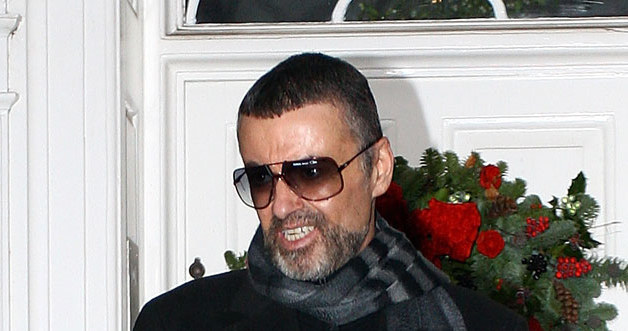 George Michael przed zwołaną przez siebie konferencją prasową. &nbsp; /Neil Mockford /Getty Images