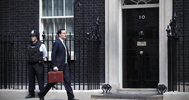 George Osborne, minister finansów Wielkiej Brytanii, przed siedzibą premiera /AFP