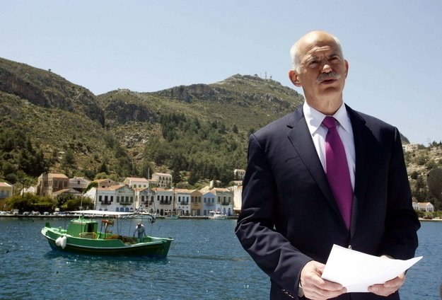 George Papandreou na tle wyspy Kastelorizo /AFP