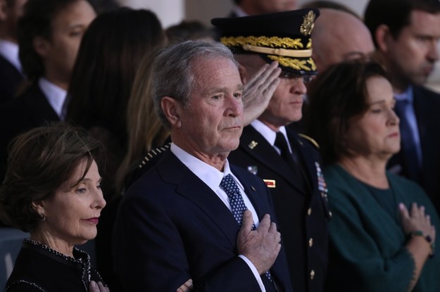 George W. Bush i jego żona Laura Bush /Win McNamee / POOL /PAP/EPA