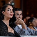 Gucci Georgina Rodríguez zaskoczyła skromną stylizacją ślubną. Biżuteria za 50 mln dolarów mówi jednak co innego