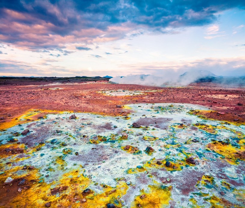 Geotermalny obszar Námafjall znajduje się w północno-wschodniej Islandii, niedaleko jeziora Mývatn /123RF/PICSEL