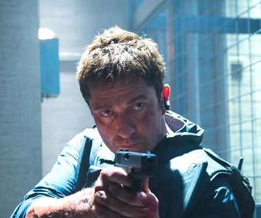 Gerard Butler w scenie z filmu "Olimp w ogniu"