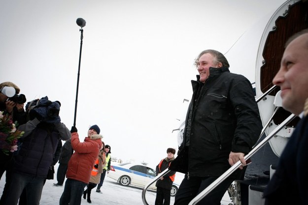 Gerard Depardieu na lotnisku w Rosji /Marine Dumeurger/ABACAPRESS.COM /PAP