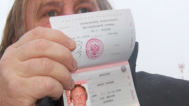 Gerard Depardieu prezentuje swój nowy dokument tożsamości /AFP