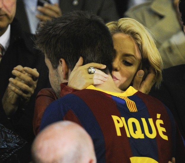Gerard Pique i jego narzeczona Shakira /AFP