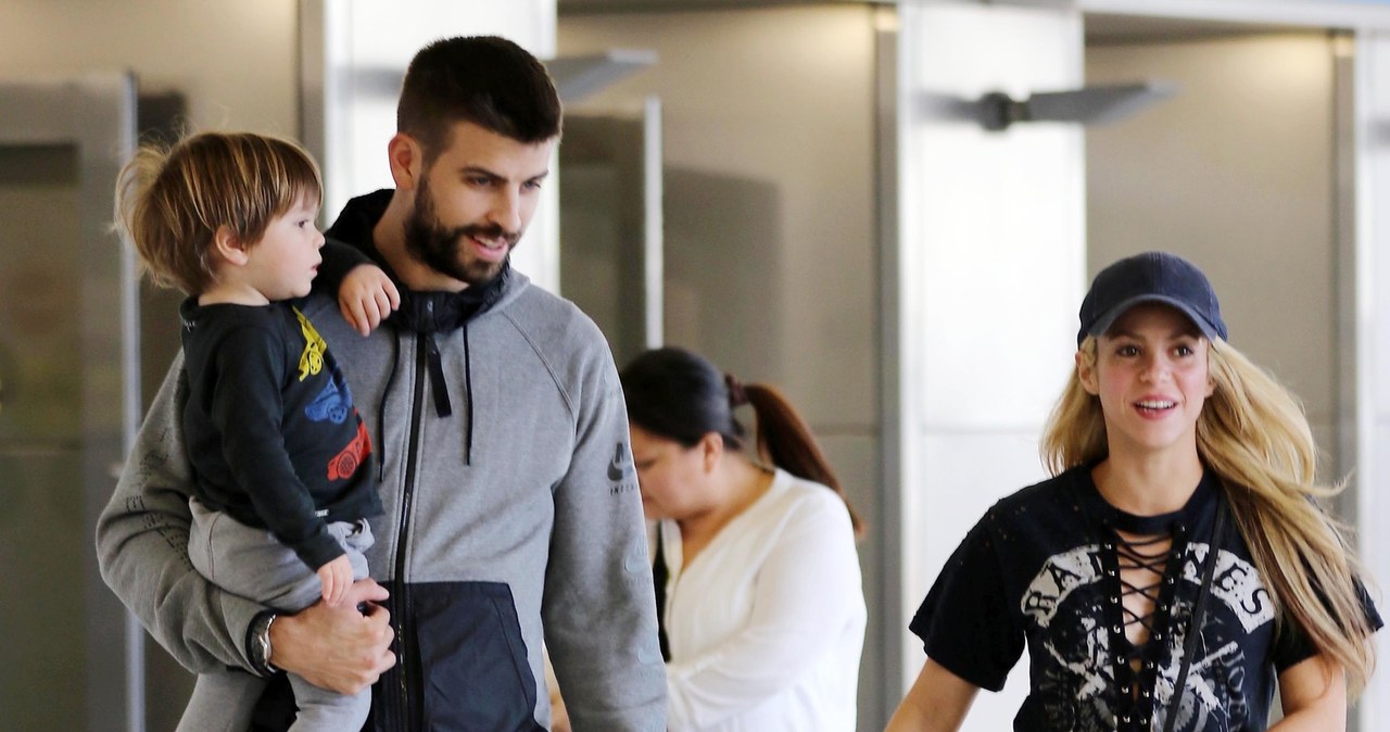 Gerard Pique i Shakira z synami /East News