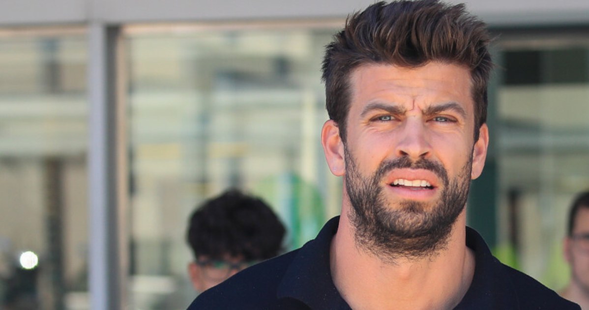 Gerard Pique zmieszany z błotem /SPLASH / Splash News /East News